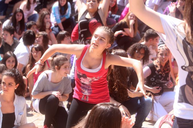 'Flashmob' junto al instituto Sagasta-9